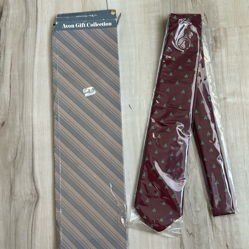 New Christmas AVON 1985 Christmas tree tie